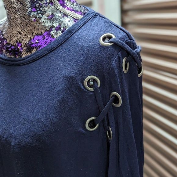 Alison Andrews XL Soft Navy Blue Long Sleeve Shirt w Metal Criss Cross Shoulder - Picture 5 of 7